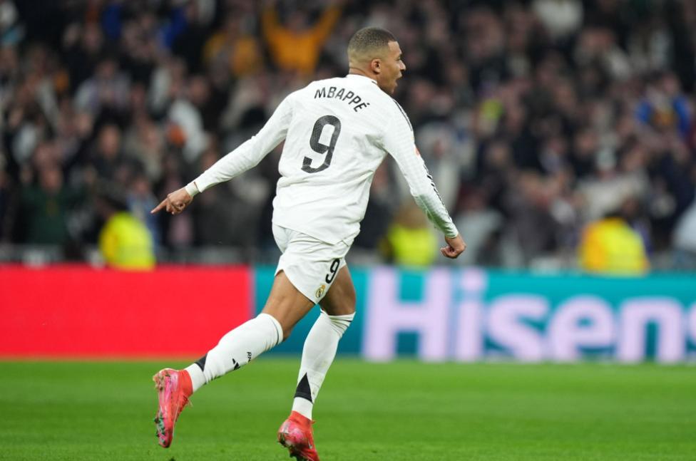 爱游戏体育-莱万多夫斯基在老鹰比赛中晋级下一阶段，败北引发热议！的简单介绍